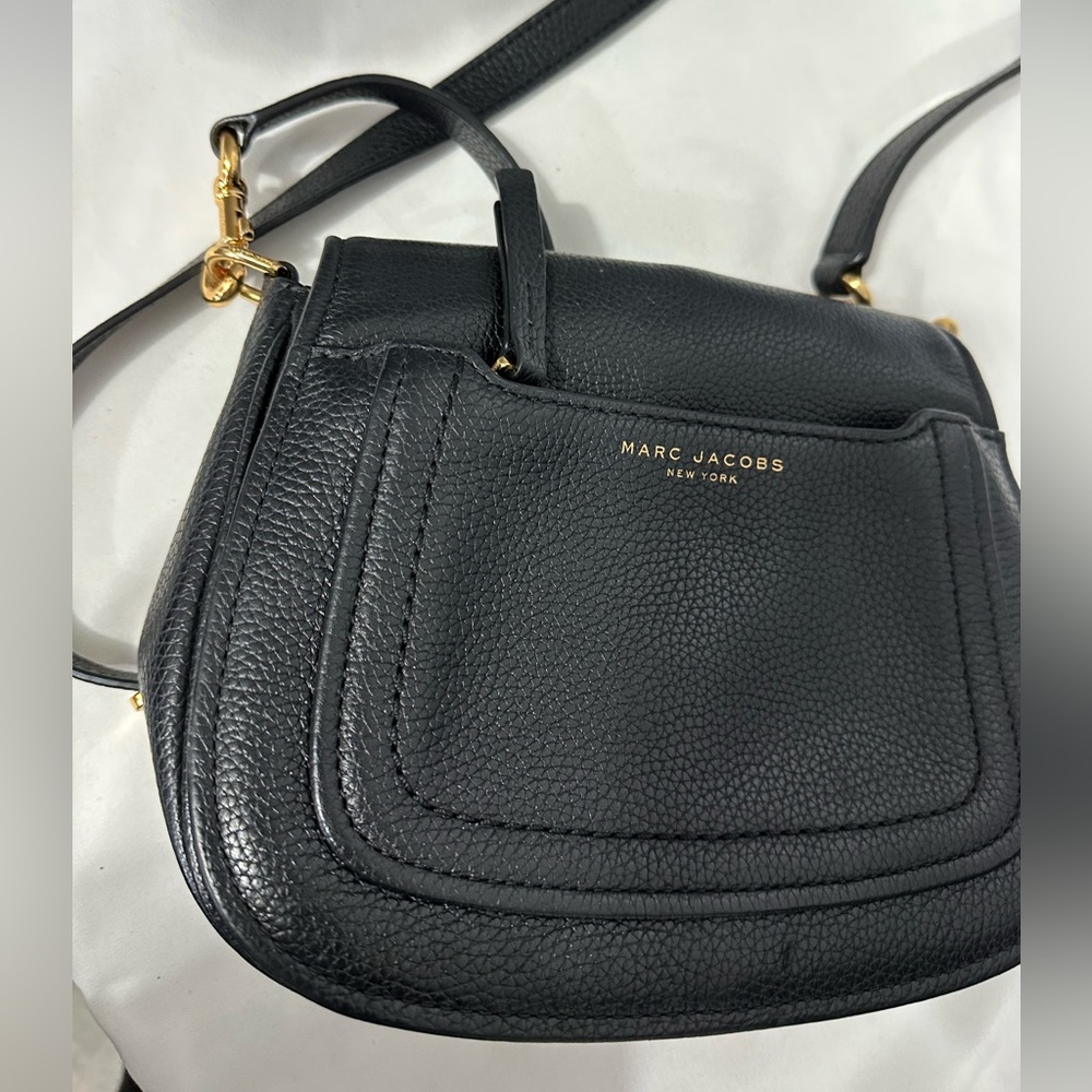 Marc Jacobs Black Pebbled Leather Crossbody Bag with Gold Hardware - Picture 12 of 13